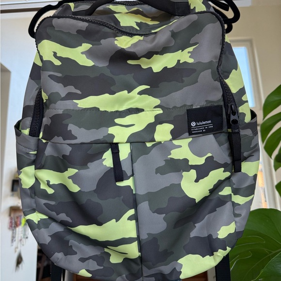 NWT - Lululemon Everyday Backpack 2.0 23L Heritage 365 Camo Green - Picture 5 of 15